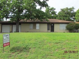 1013 Lakeview Dr, Azle, TX 76020