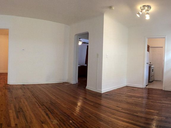 3rd image of 2115 Bay Dr APT 4
