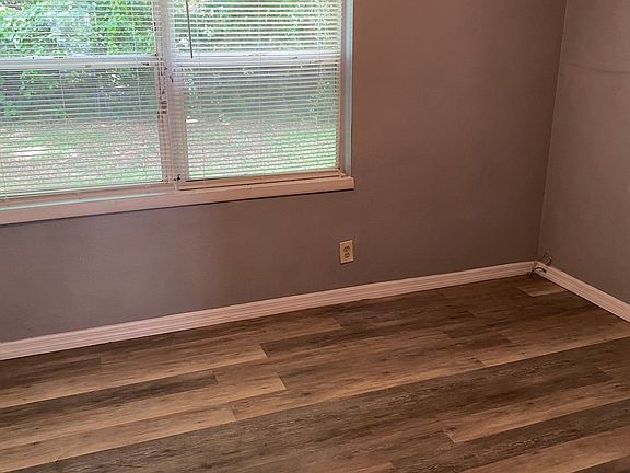 3rd image of 409 E Floribraska Ave APT D