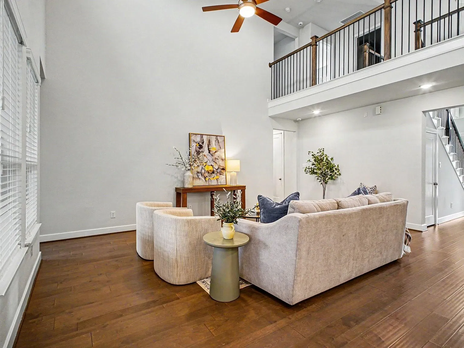 5 bed, 3.5 bath, 2709 sqft, $3,200 — Photo 4