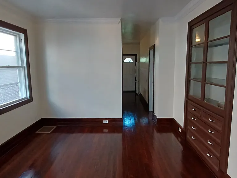 260 Bond St — Photo 11