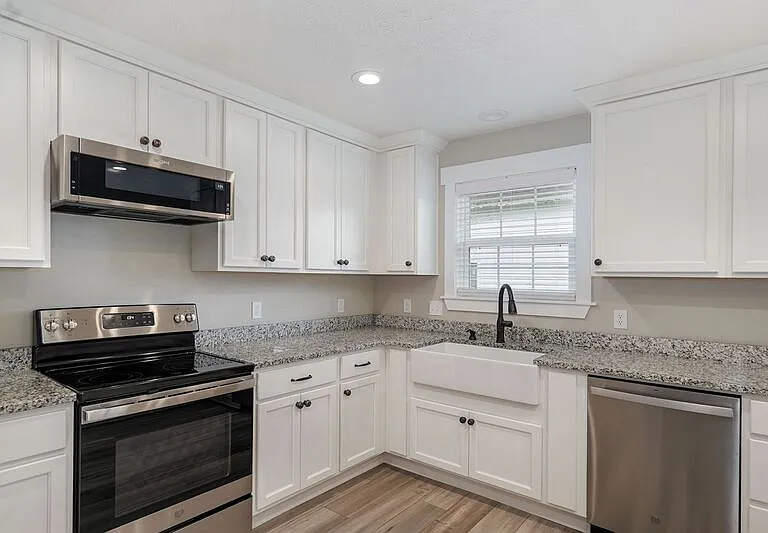 1120 N Clay Ave — Photo 7