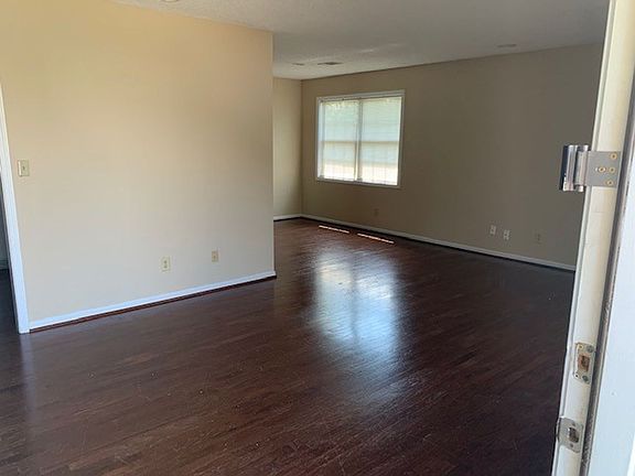 2nd image of 305 19th St E