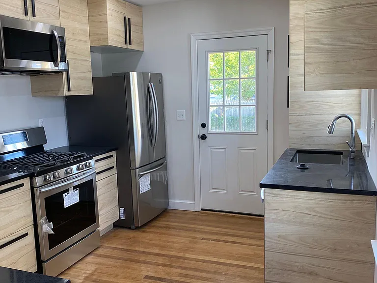 2514 S Kenwood St — Photo 3
