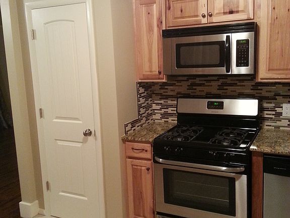 5th image of 108 W Davis Ave