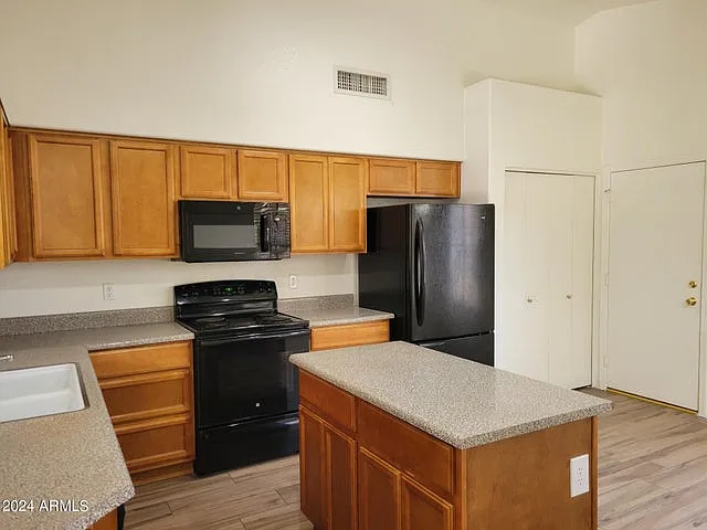 869 E Sheffield Ave — Photo 6