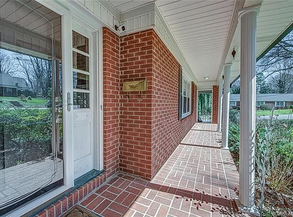 4th image of 1534 Pineola Ln