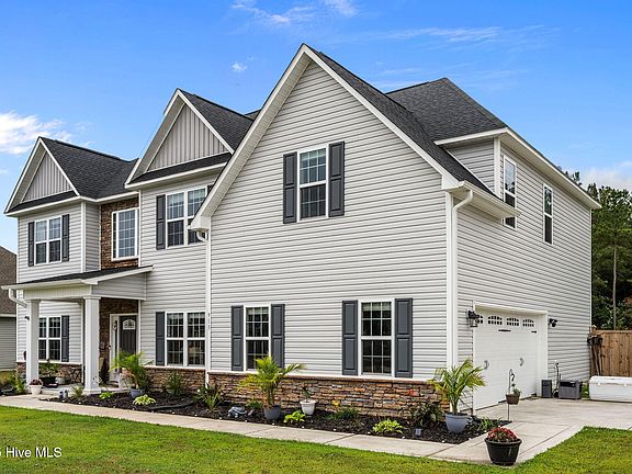 2nd image of 913 Farmyard Garden Drive