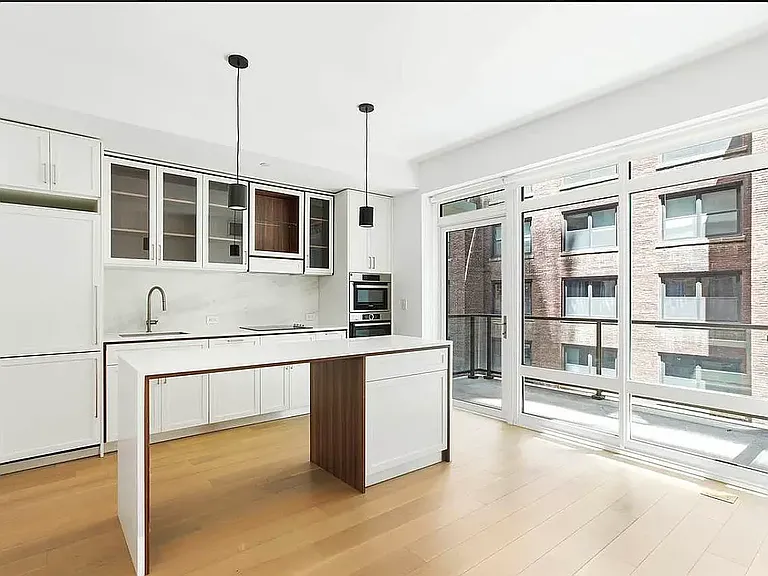 115 E 55th St #10C — Photo 1