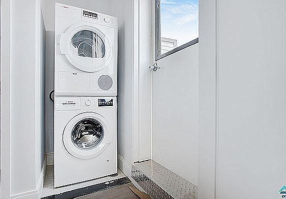 3rd image of 296 Melrose St #1A