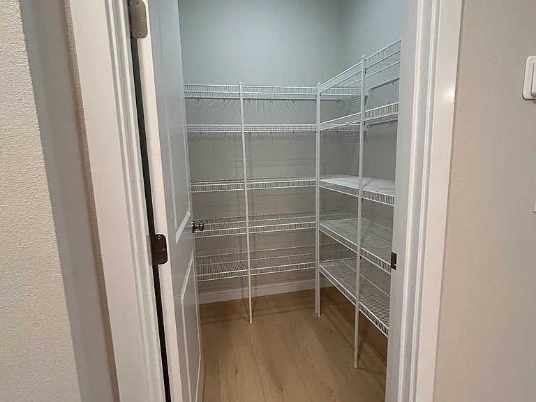 Walk in pantry