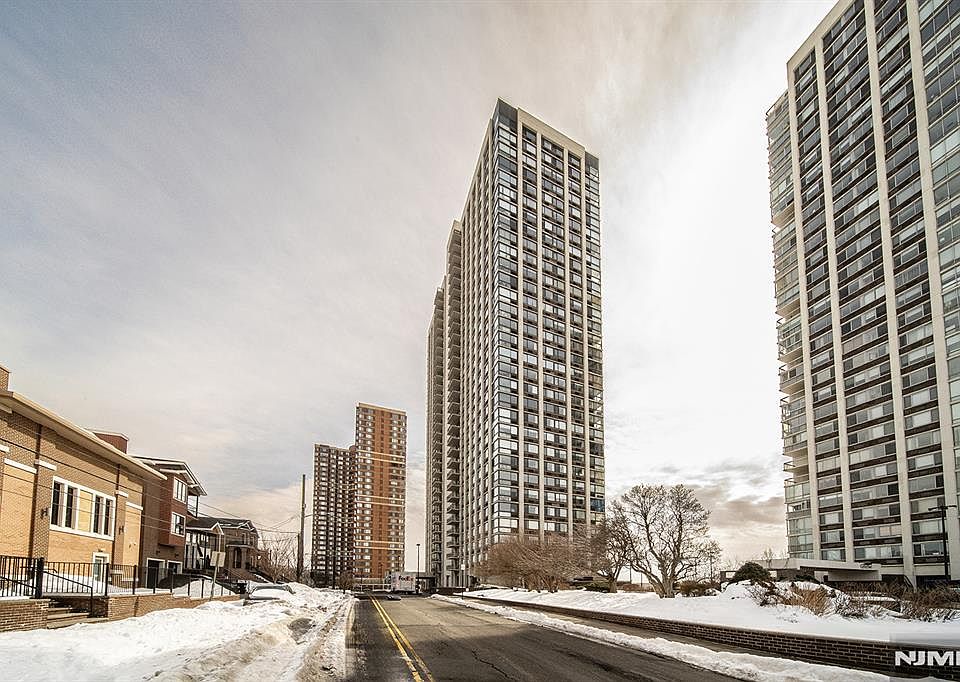 1st image of 200 Old Palisade Rd APT 16E