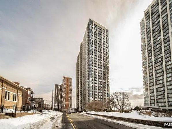 200 Old Palisade Rd APT 16E, Fort Lee, NJ 07024