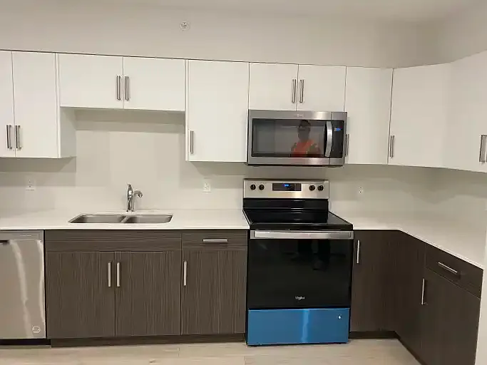 1 bed, 1.0 bath, 579 sqft, $1,560 — Photo 2