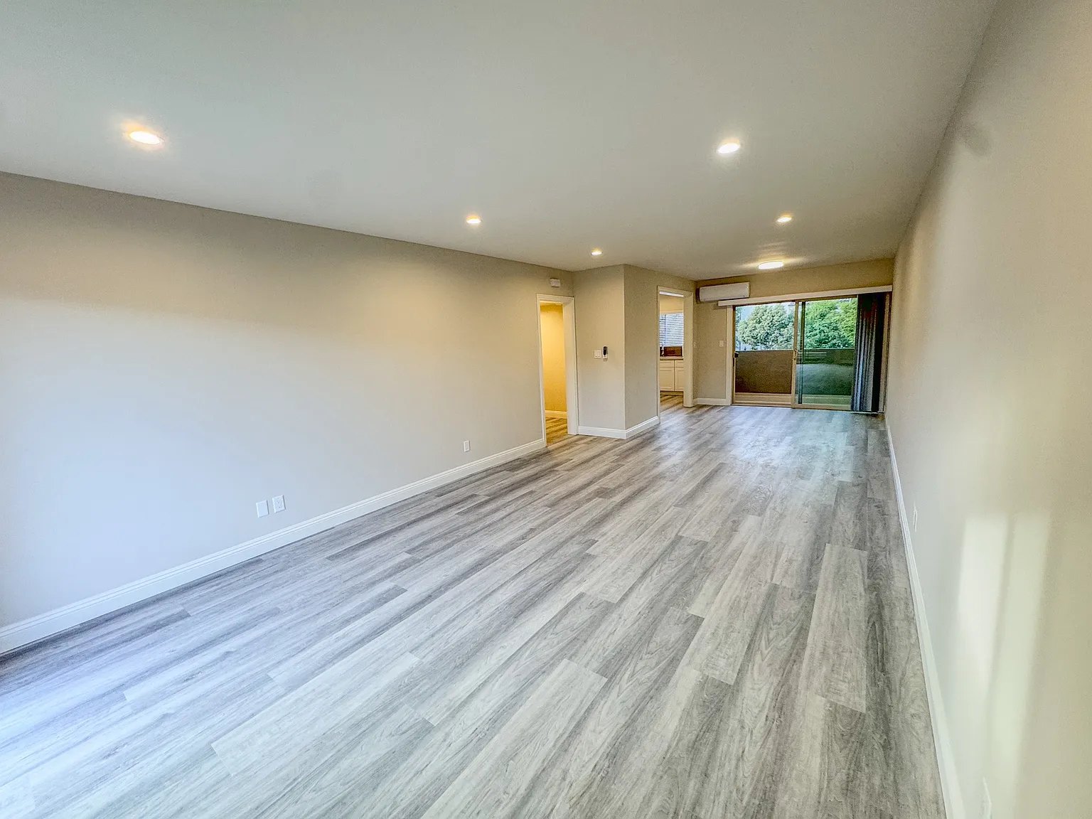 2 bed, 1200 sqft, $2,799 — Photo 2