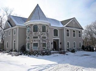 36 Hilltop Dr, Syosset, NY 11791