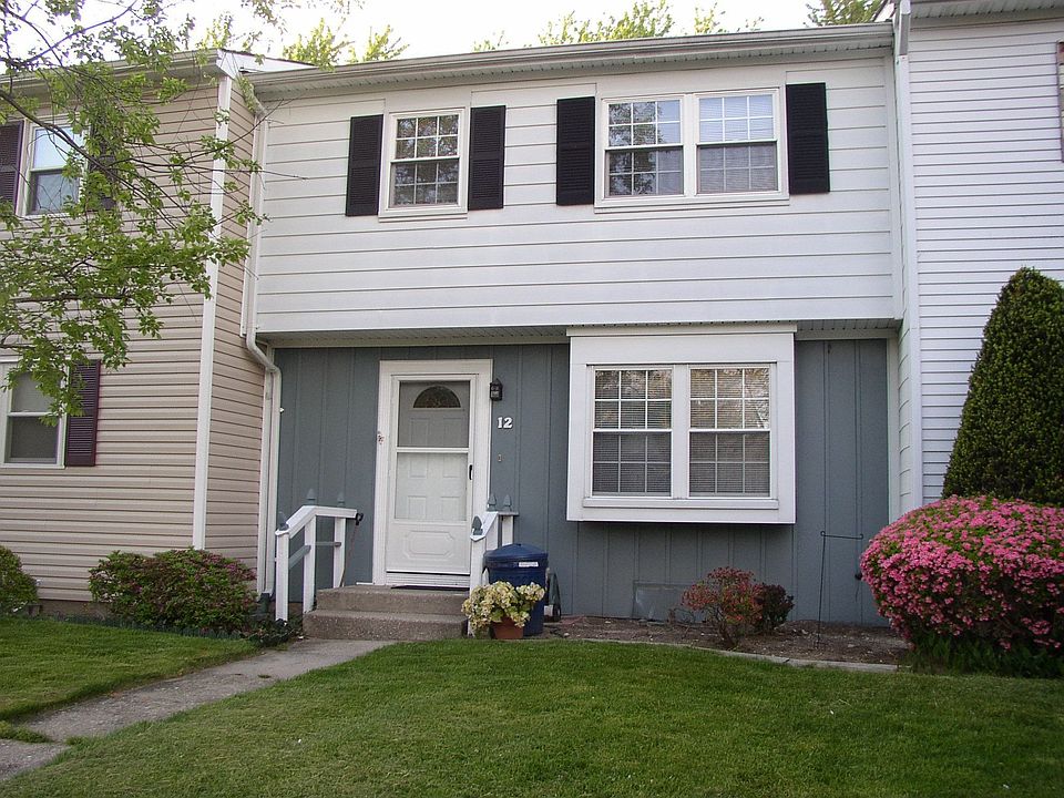1st image of 12 Federal Ln