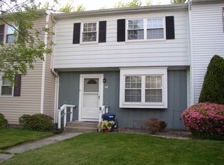 12 Federal Ln, Coram, NY 11727
