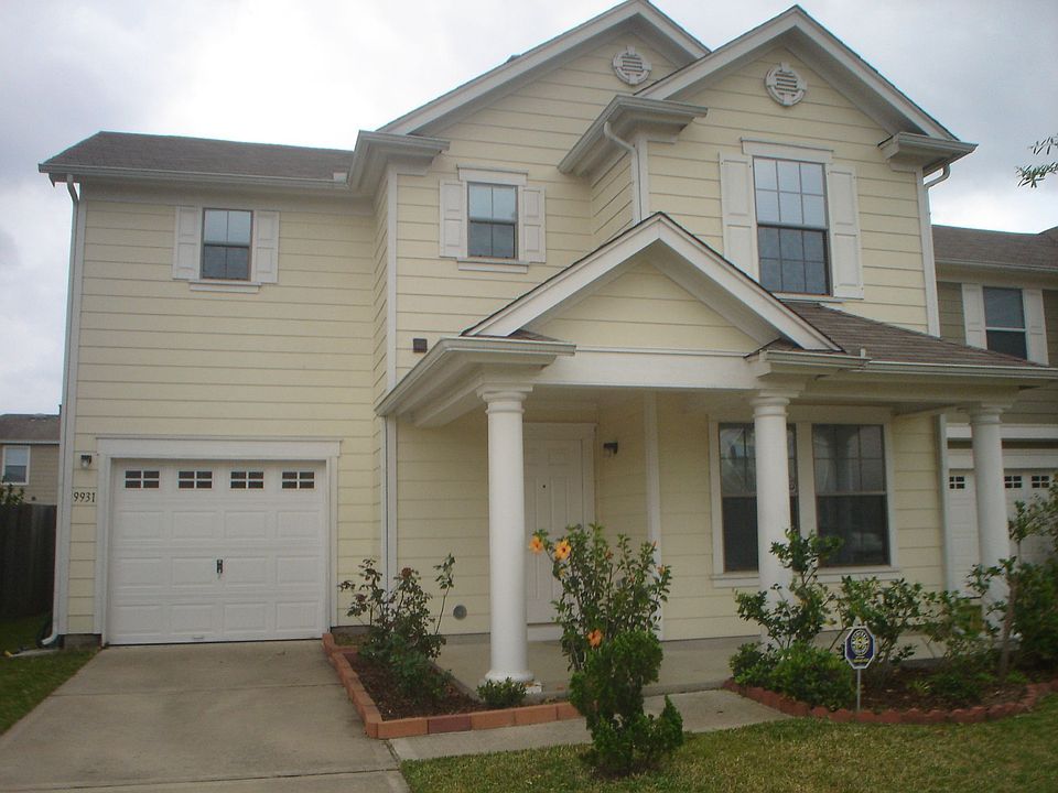 9931 Victoria Grove