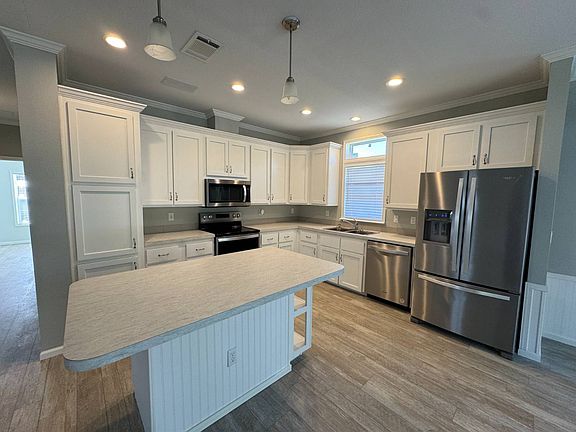 5th image of 11544 Pearl Dr