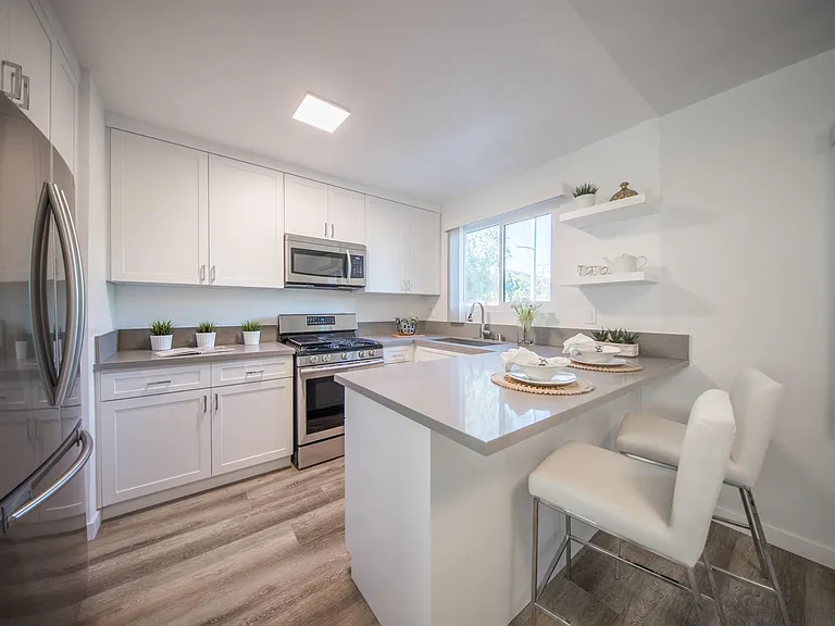 1584 Yosemite Dr — Photo 5