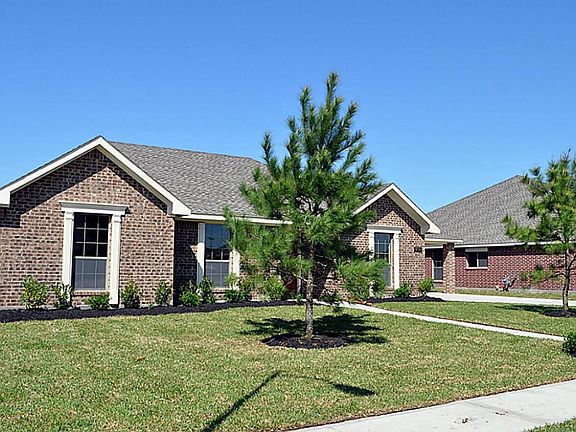 Cervelle Homes is known for high quality, fantastic single story homes and unique garage options.