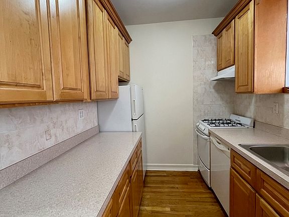 4th image of 2249 Ocean Ave APT 5C