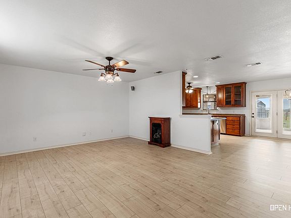 5th image of 568 Vaughn Rd