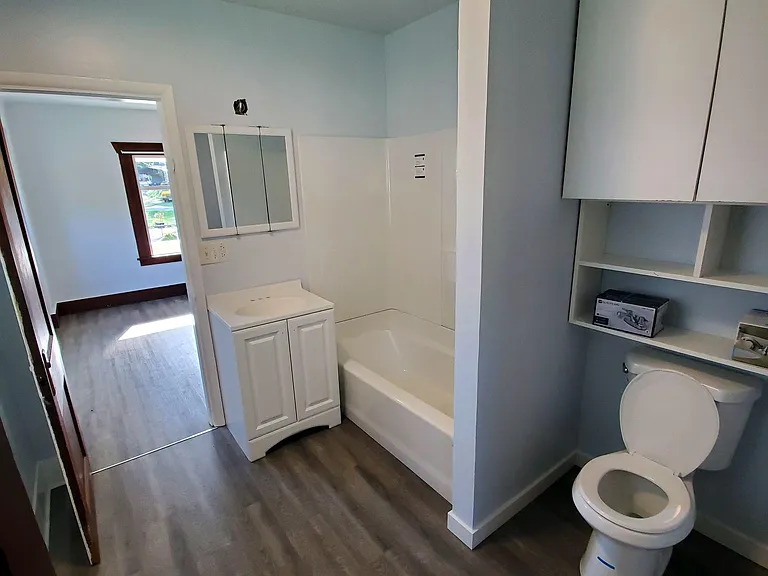 The bathroom is located between the two bedrooms, Jack-and-Jill-style.