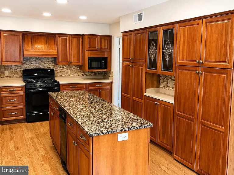 7327 Yates Ct — Photo 8