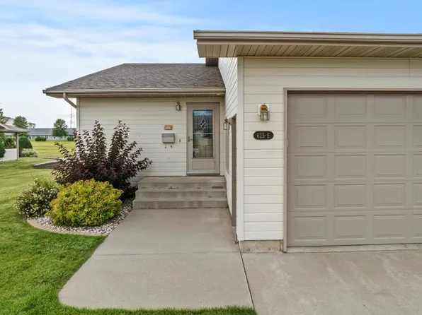625 34th Ave SW Unit E, Minot, ND 58701