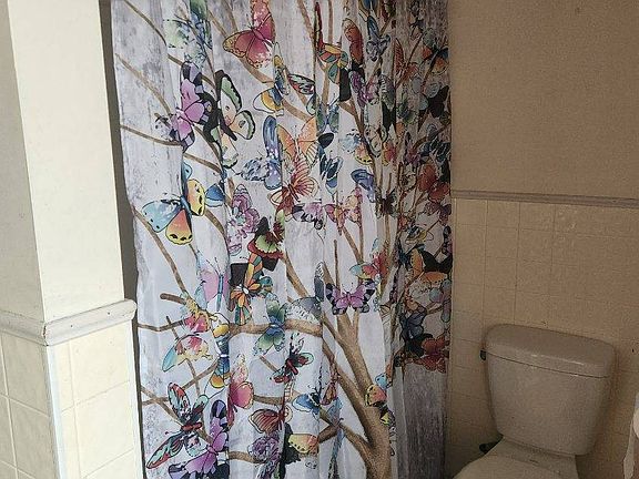 5th image of 322 S 2nd St APT 2