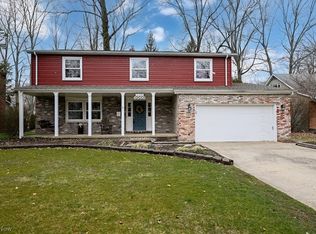 4028 Dryden Dr, North Olmsted, OH