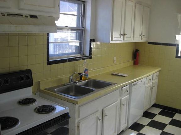 4th image of 7560 Ahern Ave