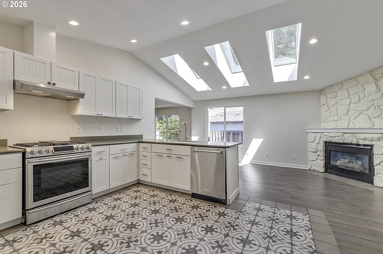 3 bed, 1867 sqft, $3,249 — Photo 3