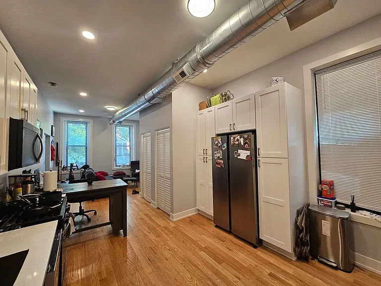 1415 W Erie St #1F — Photo 5