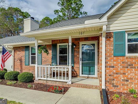 5th image of 107 Acorn St