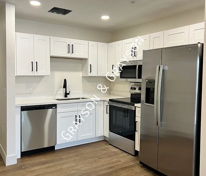410 W Hadley St — Photo 5