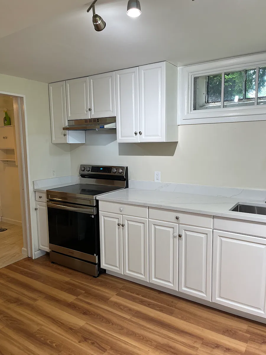 Kitchen and new range - Butternut Ct