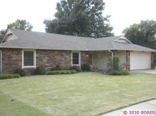 1025 Kings Cir, Bartlesville, OK 74006