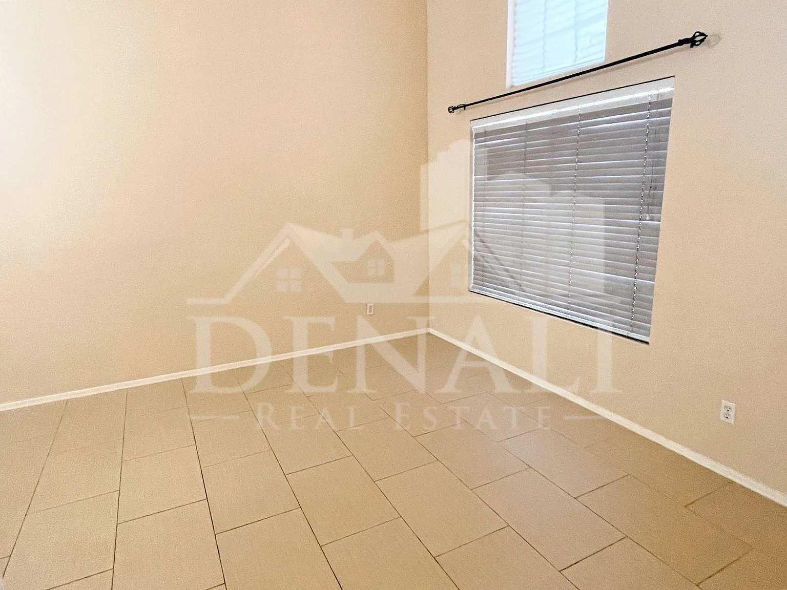 3 bed, 3.0 bath, 2158 sqft, $2,595 — Photo 3