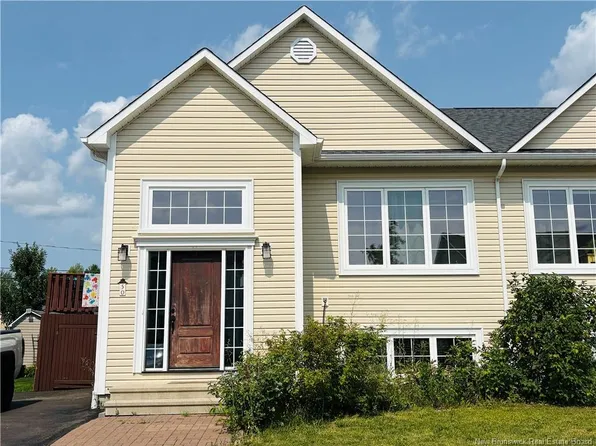 50 Ashley Cres, Fredericton, NB E3A 9J2