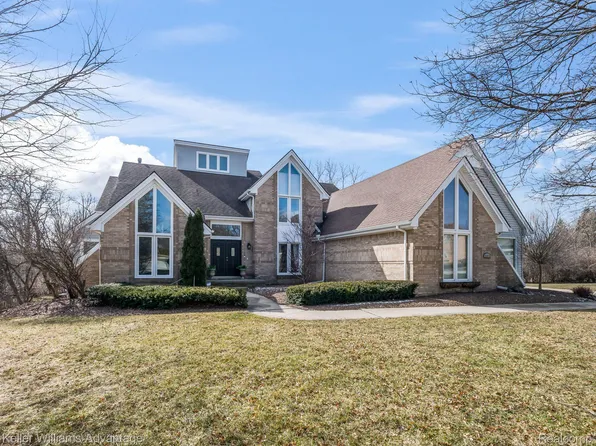 22025 Daleview Dr, Novi, MI 48374