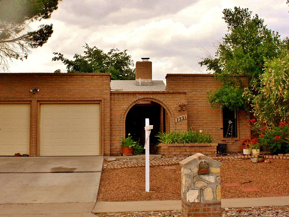 7321 Ramada Dr