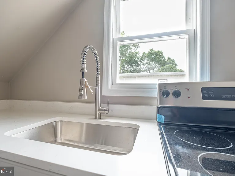 124 Robbins Ave #C — Photo 4