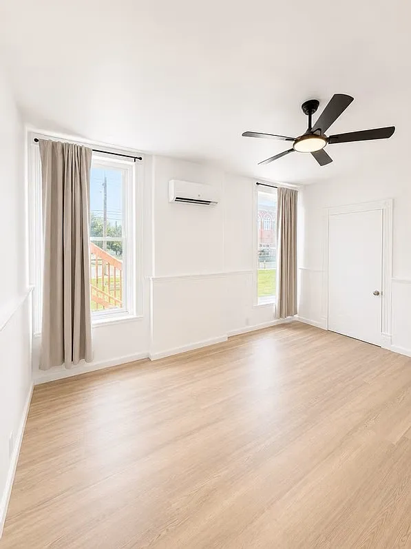 126 West College St. Unit 8 — Photo 1