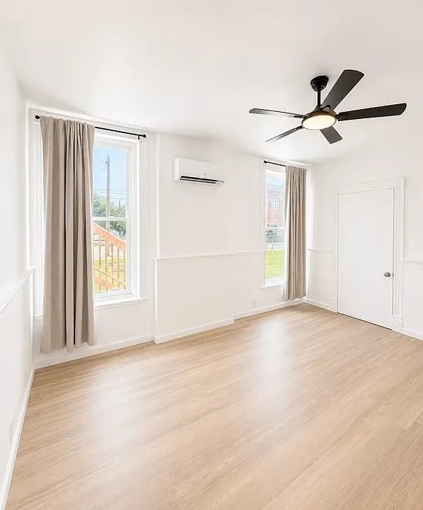 126 W College St #8
