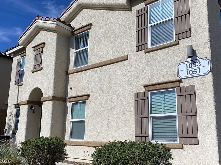 1051 Admiral Emblem St — Photo 3