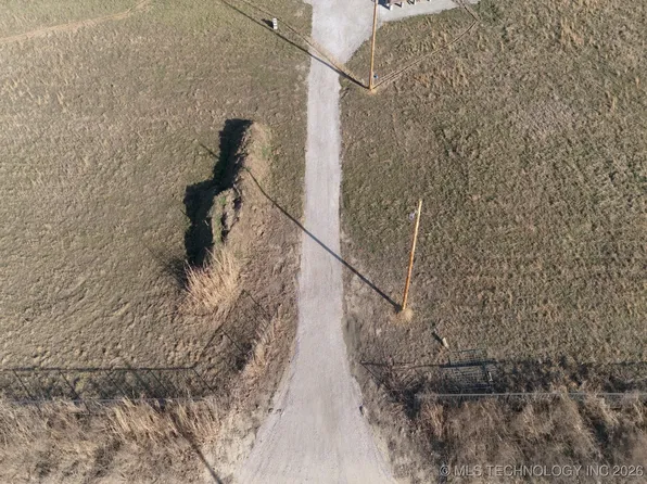 1940 N 240th Rd, Mounds, OK 74047
