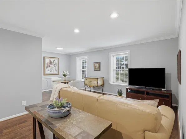 353 N Post Oak Ln APT 825, Houston, TX 77024